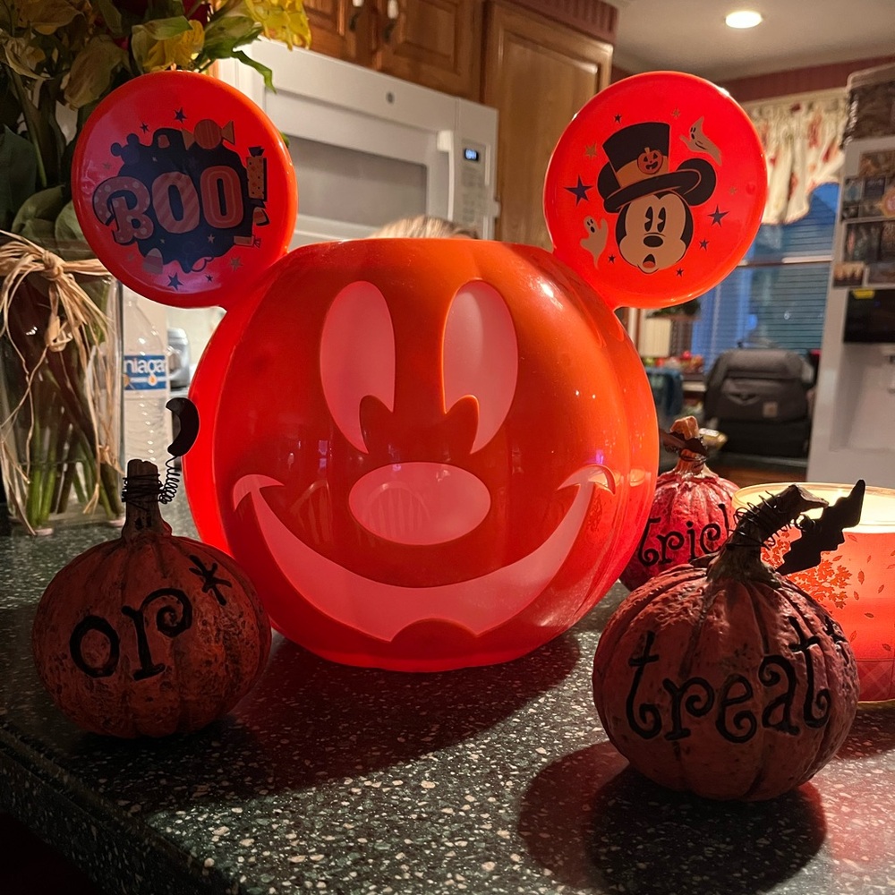 Mickey Mouse Pumpkin Candy or decoration Bowl 🎃 12 x 14